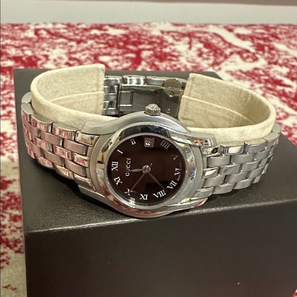 Gucci Womens Silver Stainless Steel Black Dial Watch main image 9